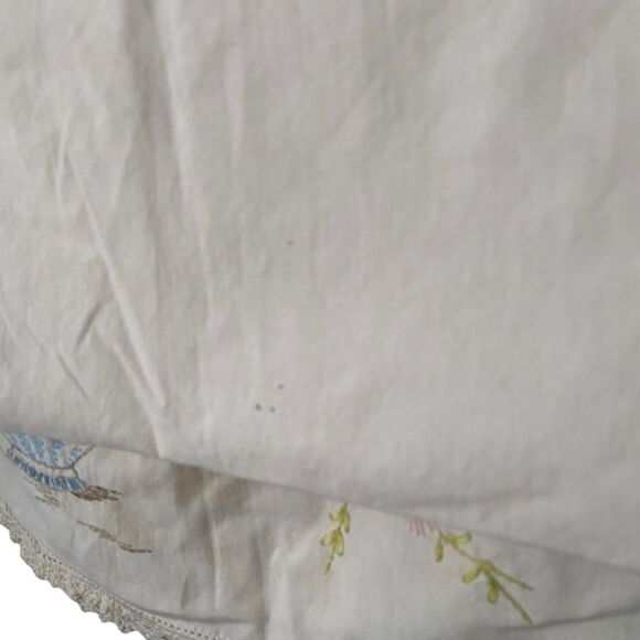 VTG Elegant Vintage Floral Embroidered Linen Table Runner, Dresser Scarf in OS - Picture 12 of 13